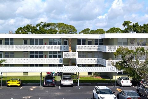 Condo in Saint Petersburg, Florida, 1 bedroom № 2150293