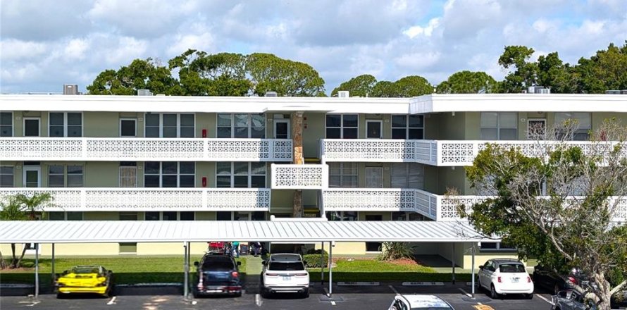 Condo in Saint Petersburg, Florida, 1 bedroom  № 2150293