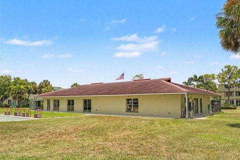 Condo in Saint Petersburg, Florida, 1 bedroom  № 2150293 - photo 22
