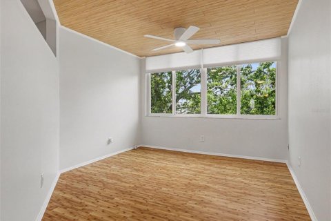 Condo in Saint Petersburg, Florida, 1 bedroom  № 2150293 - photo 10