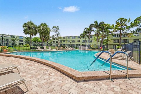 Condo in Saint Petersburg, Florida, 1 bedroom  № 2150293 - photo 26