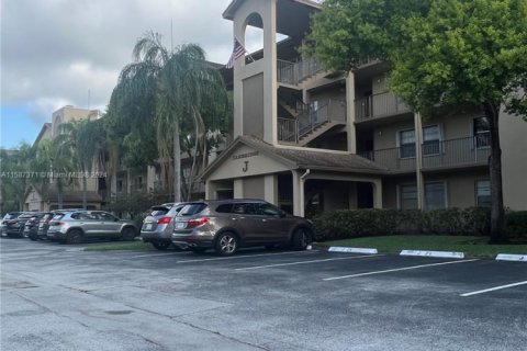 Condo in Pembroke Pines, Florida, 2 bedrooms  № 1702654 - photo 5