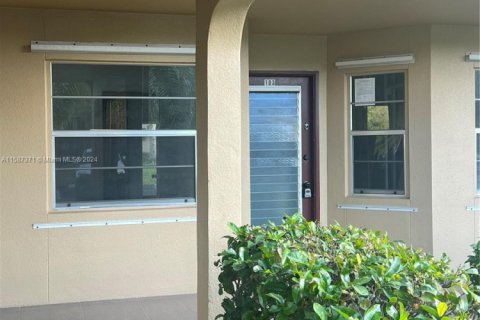 Condo in Pembroke Pines, Florida, 2 bedrooms  № 1702654 - photo 12