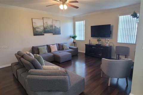 Casa en venta en Homestead, Florida, 5 dormitorios, 289.86 m2 № 1727024 - foto 8