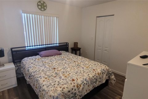 Casa en venta en Homestead, Florida, 5 dormitorios, 289.86 m2 № 1727024 - foto 13