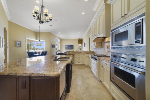 House in Windermere, Florida 5 bedrooms, 371.61 sq.m. № 1782772 - photo 3