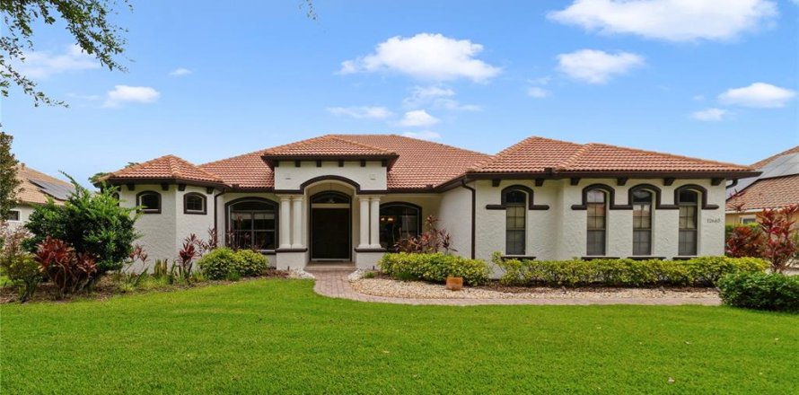 House in Windermere, Florida 5 bedrooms, 371.61 sq.m. № 1782772