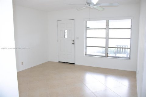 Casa en venta en Oakland Park, Florida, 3 dormitorios, 120.4 m2 № 2055132 - foto 6