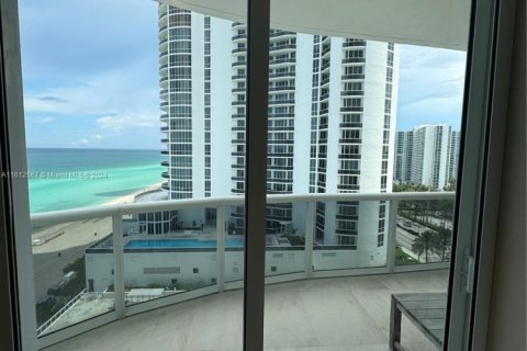 Condominio en venta en Sunny Isles Beach, Florida, 3 dormitorios, 183.85 m2 № 1937458 - foto 27