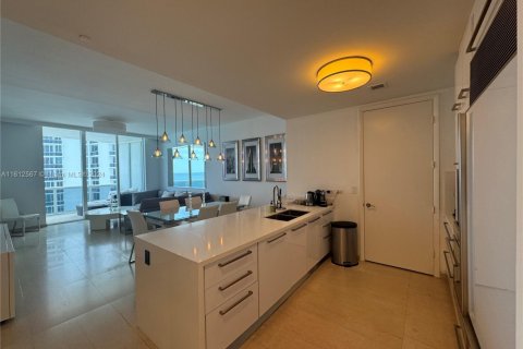 Condo in Sunny Isles Beach, Florida, 3 bedrooms  № 1937458 - photo 10