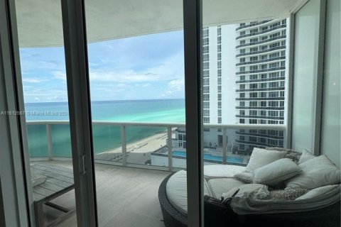 Condominio en venta en Sunny Isles Beach, Florida, 3 dormitorios, 183.85 m2 № 1937458 - foto 21