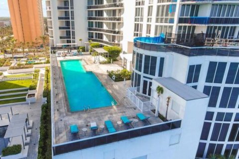 Condominio en venta en Sunny Isles Beach, Florida, 3 dormitorios, 183.85 m2 № 1937458 - foto 5