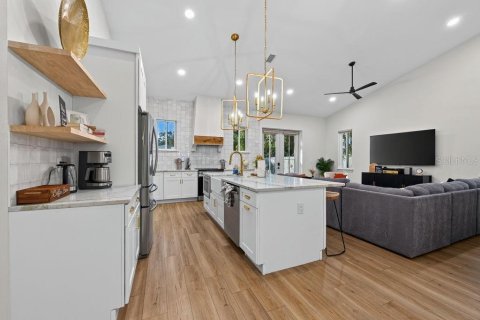 Villa ou maison à vendre à Tampa, Floride: 3 chambres, 145.86 m2 № 2419668 - photo 8