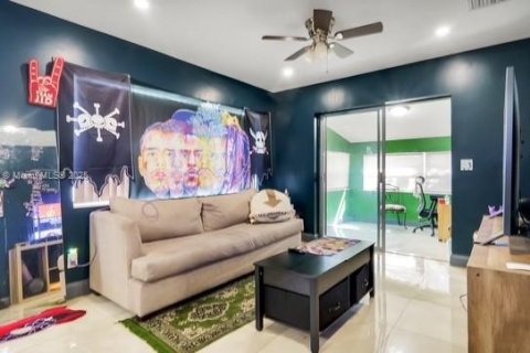 House in Fort Lauderdale, Florida 3 bedrooms, 94.76 sq.m. № 1974943 - photo 12