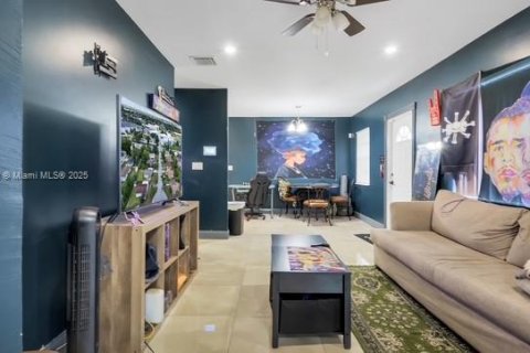 House in Fort Lauderdale, Florida 3 bedrooms, 94.76 sq.m. № 1974943 - photo 10