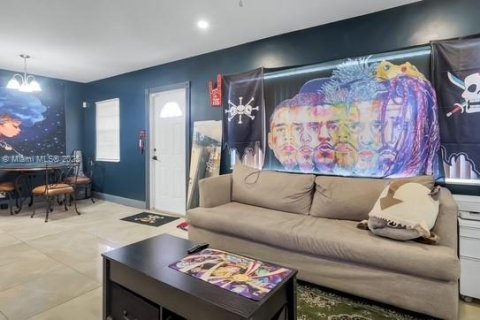 House in Fort Lauderdale, Florida 3 bedrooms, 94.76 sq.m. № 1974943 - photo 11