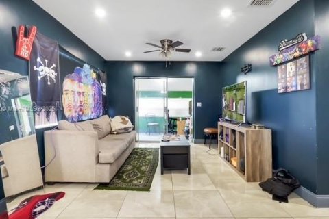 House in Fort Lauderdale, Florida 3 bedrooms, 94.76 sq.m. № 1974943 - photo 13