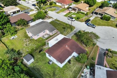 House in Fort Lauderdale, Florida 3 bedrooms, 94.76 sq.m. № 1974943 - photo 4