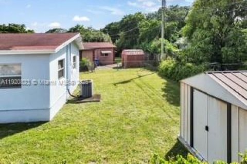 House in Fort Lauderdale, Florida 3 bedrooms, 94.76 sq.m. № 1974943 - photo 25