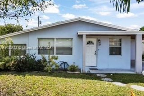 House in Fort Lauderdale, Florida 3 bedrooms, 94.76 sq.m. № 1974943 - photo 2