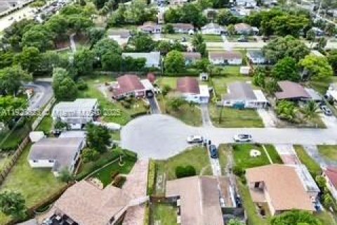 House in Fort Lauderdale, Florida 3 bedrooms, 94.76 sq.m. № 1974943 - photo 29