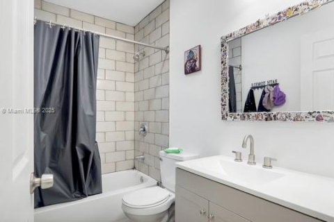 House in Fort Lauderdale, Florida 3 bedrooms, 94.76 sq.m. № 1974943 - photo 15