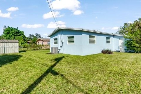 House in Fort Lauderdale, Florida 3 bedrooms, 94.76 sq.m. № 1974943 - photo 26