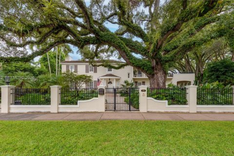 Villa ou maison à Coral Gables, Floride 6 chambres, 455.78 m2 № 1995247