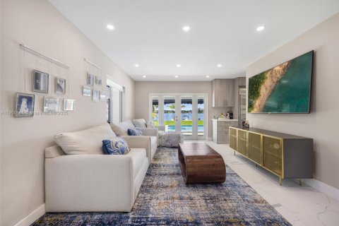 Villa ou maison à vendre à Miami, Floride: 4 chambres, 204.94 m2 № 1996060 - photo 12