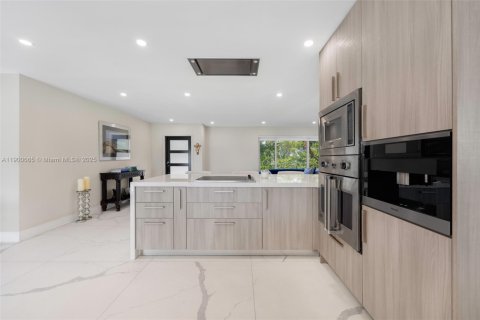 Villa ou maison à vendre à Miami, Floride: 4 chambres, 204.94 m2 № 1996060 - photo 15