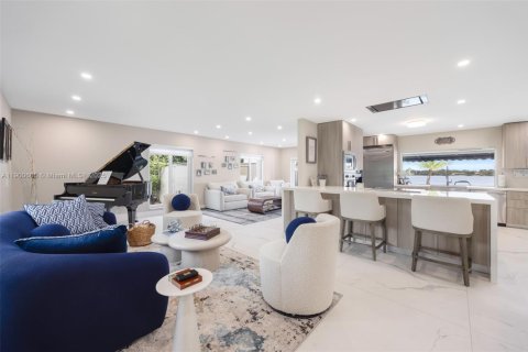 Villa ou maison à vendre à Miami, Floride: 4 chambres, 204.94 m2 № 1996060 - photo 10