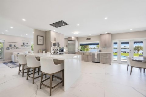 Villa ou maison à vendre à Miami, Floride: 4 chambres, 204.94 m2 № 1996060 - photo 13