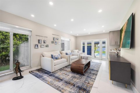 Villa ou maison à vendre à Miami, Floride: 4 chambres, 204.94 m2 № 1996060 - photo 11
