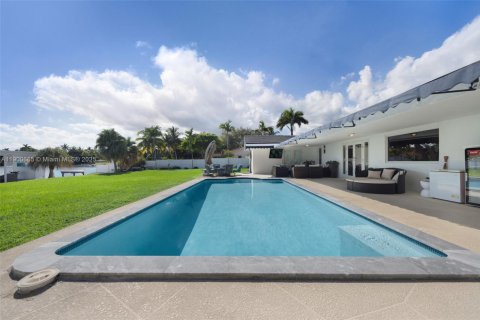 Villa ou maison à vendre à Miami, Floride: 4 chambres, 204.94 m2 № 1996060 - photo 30