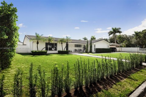 Villa ou maison à vendre à Miami, Floride: 4 chambres, 204.94 m2 № 1996060 - photo 4