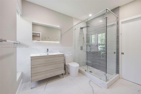 Villa ou maison à vendre à Miami, Floride: 4 chambres, 204.94 m2 № 1996060 - photo 27