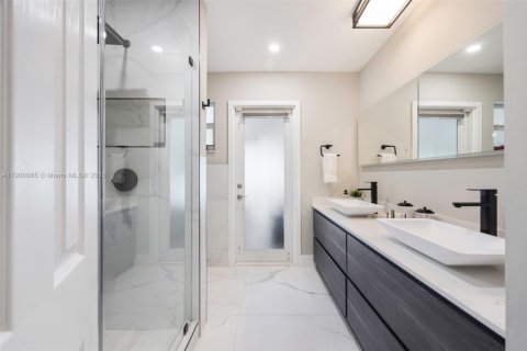 Villa ou maison à vendre à Miami, Floride: 4 chambres, 204.94 m2 № 1996060 - photo 24