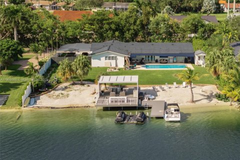 Villa ou maison à vendre à Miami, Floride: 4 chambres, 204.94 m2 № 1996060 - photo 2