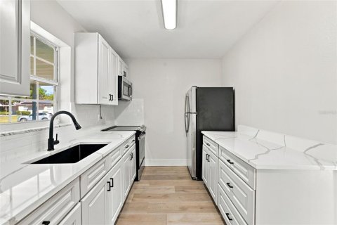 Casa en venta en Deltona, Florida, 3 dormitorios, 97.55 m2 № 2413592 - foto 9