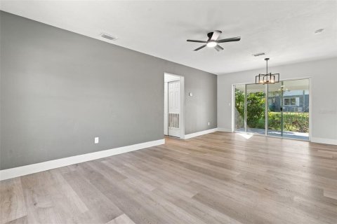 Casa en venta en Deltona, Florida, 3 dormitorios, 97.55 m2 № 2413592 - foto 4