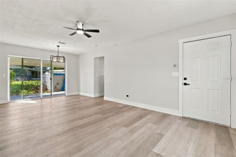 Casa en venta en Deltona, Florida, 3 dormitorios, 97.55 m2 № 2413592 - foto 5