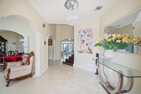 Villa ou maison à vendre à Hialeah, Floride: 5 chambres, 260.41 m2 № 2407976 - photo 6
