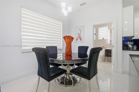 Villa ou maison à vendre à Hialeah, Floride: 5 chambres, 260.41 m2 № 2407976 - photo 15