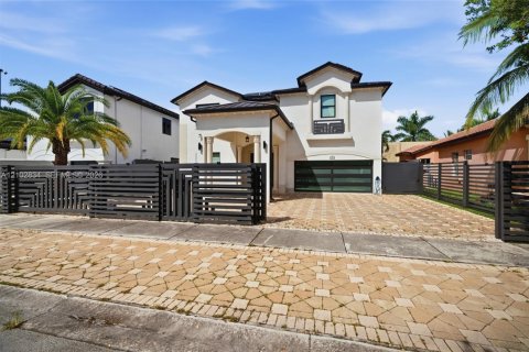 Villa ou maison à vendre à Hialeah, Floride: 5 chambres, 260.41 m2 № 2407976 - photo 2