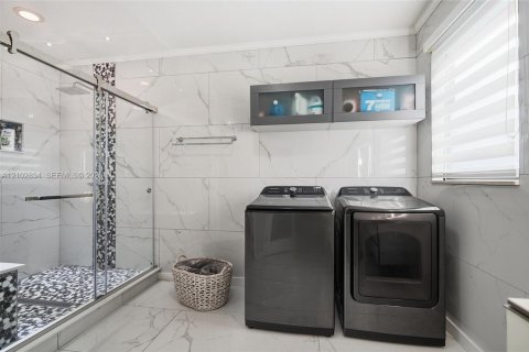 Villa ou maison à vendre à Hialeah, Floride: 5 chambres, 260.41 m2 № 2407976 - photo 28
