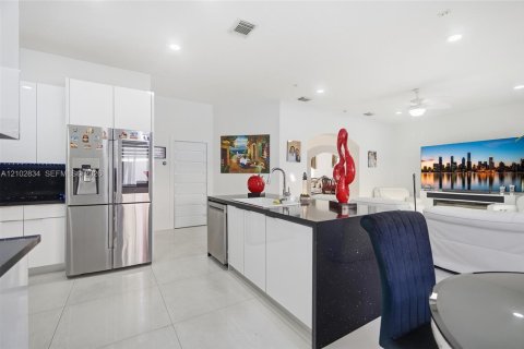 Villa ou maison à vendre à Hialeah, Floride: 5 chambres, 260.41 m2 № 2407976 - photo 13