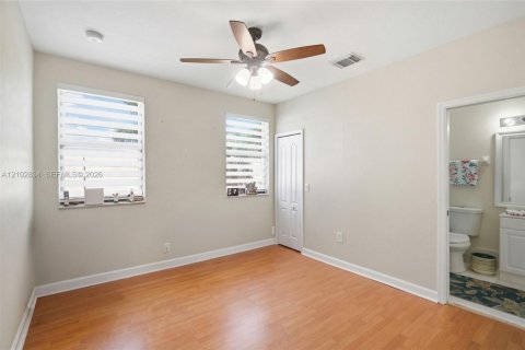 Villa ou maison à vendre à Hialeah, Floride: 5 chambres, 260.41 m2 № 2407976 - photo 20