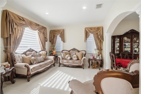 Villa ou maison à vendre à Hialeah, Floride: 5 chambres, 260.41 m2 № 2407976 - photo 7
