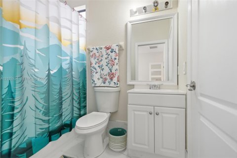 Villa ou maison à vendre à Hialeah, Floride: 5 chambres, 260.41 m2 № 2407976 - photo 25