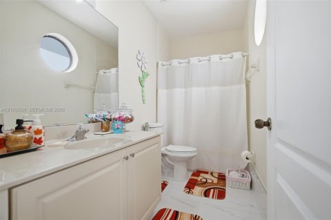 Villa ou maison à vendre à Hialeah, Floride: 5 chambres, 260.41 m2 № 2407976 - photo 22